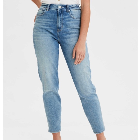 American Eagle Outfitters Denim - ✨HP✨American Eagle Stretch Curvy Mom Jean